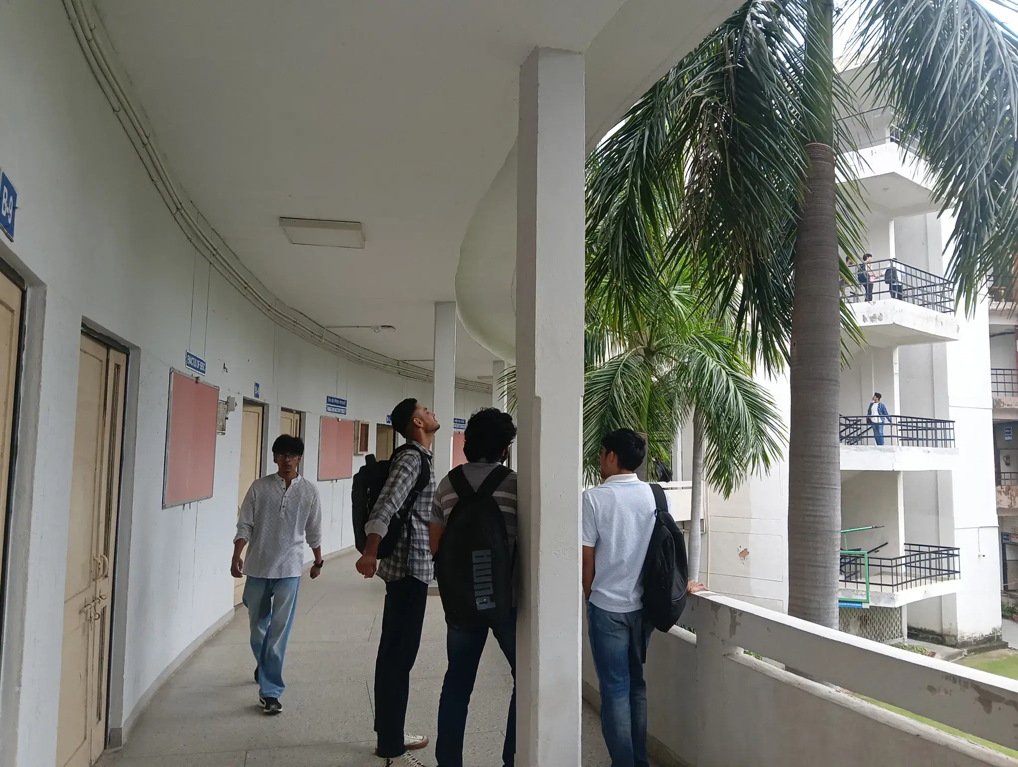 Shaheed Bhagat Singh College Academic Building photo 4